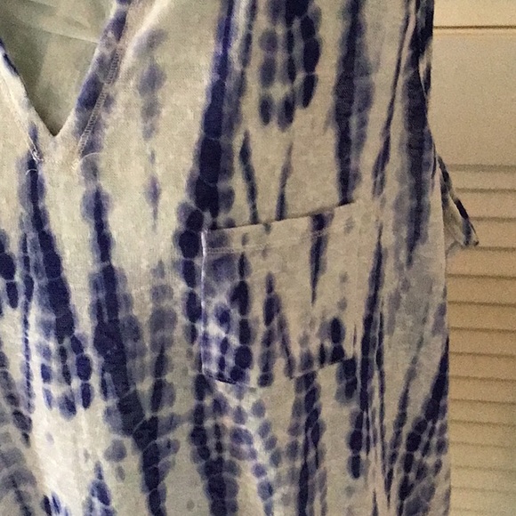 Dept 222 blue and white tank - Picture 3 of 5